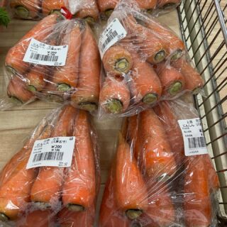 おはようございます🥕

今朝も採れたて新鮮野菜が出荷されました🍊
にんじん、だいこん、かぶ、さつまいも、里芋、白菜、水菜、ブロッコリー、みかん、ゆず、レモンなどが出荷されました🥦

ご来店をお待ちしております🙇‍♀️

なお出荷量には限りがあり、売り切れる場合がございます。ご了承ください。
#農産物直売所#産直#野菜#なごやさい#農産物野菜販売地產地消JA農協JA天白信用天白信用農業協同組合
さつまいもだいこんみかんブロッコリー水菜かぶ小松菜ゆずレモンチンゲンサイ