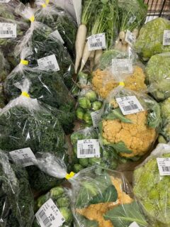 .
おはようございます🥕

今朝も採れたて新鮮野菜が出荷されました🍊

だいこん、さつまいも、白菜、春菊、水菜、ほうれん草、ねぎ、ブロッコリー、キャベツ、カリフローレ、芽キャベツ、なばな、ケール、ルッコラ、パクチー、甘夏、伊予柑、八朔、清見、ゆず、レモン、文旦などが出荷されました🥦

ご来店をお待ちしております🙇‍♀️

なお出荷量には限りがあり、売り切れる場合がございます。ご了承ください。
#農産物直売所#産直#野菜#なごやさい#農産物野菜販売地產地消JA農協JA天白信用天白信用農業協同組合
さつまいもだいこんみかんブロッコリー水菜かぶ小松菜ゆずレモンチンゲンサイ