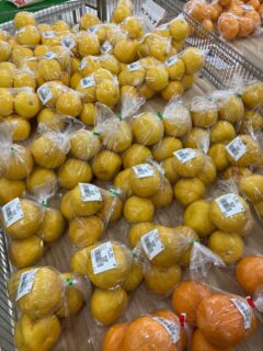 .
おはようございます🥕

今朝も採れたて新鮮野菜が出荷されました🍊

新玉ねぎ、白菜、春菊、水菜、ほうれん草、ねぎ、ブロッコリー、キャベツ、小松菜、スナップエントウ、こうさいたい、菜花、わけぎ、ふだんそう、ケール、わさび菜、パクチー、トマト、レモン、文旦、八朔、伊予柑、甘夏、セミノール、グレープフルーツなどが出荷されました🥦

ご来店をお待ちしております🙇‍♀️

なお出荷量には限りがあり、売り切れる場合がございます。ご了承ください。
#農産物直売所#産直#野菜#なごやさい#農産物野菜販売地產地消JA農協JA天白信用天白信用農業協同組合
ブロッコリー水菜小松菜レモン文旦はっさく甘夏キャベツほうれん草