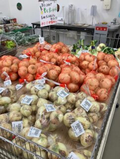 今朝も採れたて新鮮野菜が出荷されました🍊
たけのこ、わけぎ、新玉ねぎ、サニーレタス、トマト、だいこん、水菜、ねぎ、ブロッコリー、キャベツ、小松菜、みかん、レモン、文旦、八朔、伊予柑、甘夏、セミノール、などが出荷されました🥦

ご来店をお待ちしております🙇‍♀️

なお出荷量には限りがあり、売り切れる場合がございます。ご了承ください。
#農産物直売所#産直#野菜#なごやさい#農産物野菜販売地產地消JA農協JA天白信用天白信用農業協同組合
だいこんブロッコリー水菜小松菜レモン文旦はっさく甘夏伊予柑キャベツほうれん草