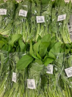おはようございます🧅

今朝も採れたて新鮮野菜が出荷されました🥬

玉ねぎ、ねぎ、にんにく、スナップエンドウ、絹さやえんどう、レモン、八朔、甘夏、セミノール、ほうれん草、トマトなどが出荷されました🧄

ご来店をお待ちしております🙇‍♀️

なお出荷量には限りがあり、売り切れる場合がございます。ご了承ください。
#農産物直売所#産直#野菜#なごやさい#農産物野菜販売地產地消JA農協JA天白信用天白信用農業協同組合
新玉ねぎスナップエンドウさやえんどう実えんどうにんにく