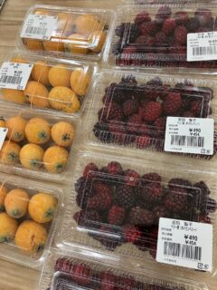 おはようございます🧅

今朝も採れたて新鮮野菜が出荷されました🥬

梅、玉ねぎ、ねぎ、にんにく、だいこん、きゃべつ、ズッキーニ、レモン、八朔、甘夏、マイヤーレモンなどが出荷されました🧄

ご来店をお待ちしております🙇‍♀️

なお出荷量には限りがあり、売り切れる場合がございます。ご了承ください。
#産直#なごやさい#JA天白信用