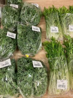 おはようございます🧅

今朝も採れたて新鮮野菜が出荷されました🥬

梅、玉ねぎ、大根、ズッキーニ、じゃがいも、青シソ、わらび、きゅうり、春菊、水菜、ニラ、ブロッコリー、びわ、ボイセンベリー、ねぎ、にんにく、八朔、甘夏、マイヤーレモンなどが出荷されました🧄

ご来店をお待ちしております🙇‍♀️

なお出荷量には限りがあり、売り切れる場合がございます。ご了承ください。
#産直#なごやさい#JA天白信用