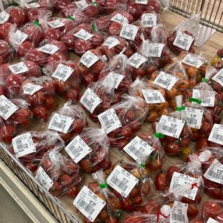 おはようございます🧅

今朝も採れたて新鮮野菜が出荷されました🥬

玉ねぎ、ねぎ、にんにく、なす、ピーマン、トマト、きゅうり、いんげん、大葉、ケール、黄うり、すもも、生花、マイヤーレモンなどが出荷されました🧄

ご来店をお待ちしております🙇‍♀️

なお出荷量には限りがあり、売り切れる場合がございます。ご了承ください。
#産直#なごやさい#JA天白信用