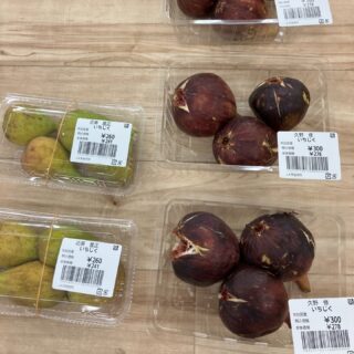 おはようございます☀️

今朝も採れたて新鮮野菜が出荷されました☺️🍆🥒

なす、きゅうり、スイカ、トマト、ミニトマト、かぼちゃ、ささげ、ピーマン、甘長とうがらし、つるむらさき、じゃがいもなどが出荷されました✨

ご来店をお待ちしております🙇‍♀️

なお出荷量には限りがあり、売り切れる場合がございます。ご了承ください。
#産直#なごやさい#JA天白信用#ナス #きゅうり