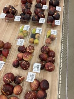 .
おはようございます☀️

今朝も採れたて新鮮野菜が出荷されました☺️🍆🥒

なす、きゅうり、スイカ、ミニトマト、かぼちゃ、ささげ、ピーマン、甘長とうがらし、つるむらさき、じゃがいも、イチジクなどが出荷されました✨

ご来店をお待ちしております🙇‍♀️

なお出荷量には限りがあり、売り切れる場合がございます。ご了承ください。
#産直#なごやさい#JA天白信用#ナス #きゅうり
