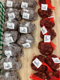 .
おはようございます☀️

今朝も採れたて新鮮野菜が出荷されました☺️🍆🥒

なす、きゅうり、かぼちゃ、ピーマン、甘長とうがらし、つるむらさき、じゃがいも、イチジク、まくわうり、レモングラスなどが出荷されました✨

ご来店をお待ちしております🙇‍♀️

なお出荷量には限りがあり、売り切れる場合がございます。ご了承ください。
#産直#なごやさい#JA天白信用#ナス #きゅうり