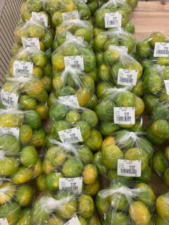 .
おはようございます☀️

今朝も採れたて新鮮野菜が出荷されました☺️🍆🥒

なす、きゅうり、かぼちゃ、ささげ、ピーマン、甘長とうがらし、つるむらさき、オクラ、さつまいも、柿、みかんなどが出荷されました✨

ご来店をお待ちしております🙇‍♀️

なお出荷量には限りがあり、売り切れる場合がございます。ご了承ください。
#産直#なごやさい#JA天白信用#ナス #きゅうり